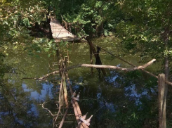 Власти Фролово обрубили мост жителям микрорайона Заречный, оставив их без цивилизации