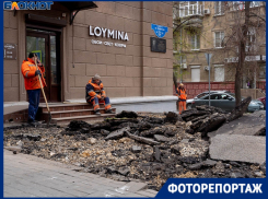 Наконец дождались: проклинаемый пешеходами тротуар меняют в центре Волгограда