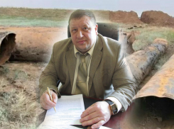 Обыски проходят в Светлоярской районной администрации после затопления полей фекалиями