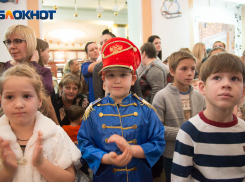 Обычные волгоградцы исполнили мечты 300 детей из детдомов и малообеспеченных семей