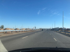 Стало известно, почему на развязке через Ахтубу нет освещения и когда это закончится