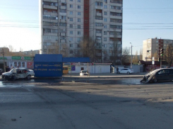 В Волгограде замдиректора на «Ситроене» протаранил «Дэу Нексия»: 2 ранены