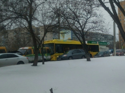 В Волгограде рейсовый автобус протаранил маршрутку 