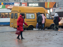 На борьбу с гололедом в Волгограде бросили весь резерв спецтехники