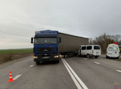 «Соболь» без шансов влетел в «МАЗ» на трассе под Волгоградом: водитель погиб