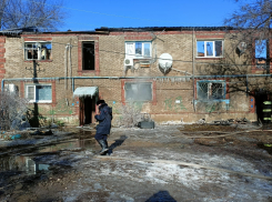 Женщина погибла при пожаре в аварийном доме в Волгограде 
