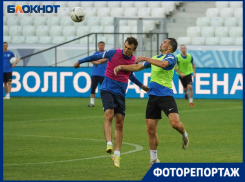 «Как же скучали!»: сотни фанатов ворвались на «Волгоград Арену» ради тренировки «Ротора»