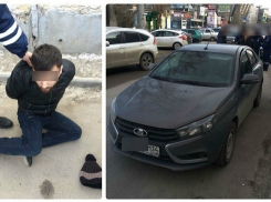 Задержание дерзкого угонщика «Лады» попало на видео в Волгограде