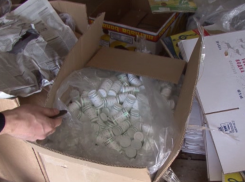 Трое жителей Волгограда травили покупателей «левым» алкоголем