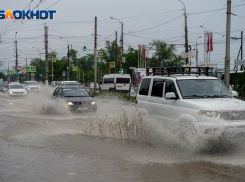 В Волгоградской области продолжают бушевать грозы с порывистым ветром