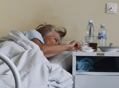 «Отключил телефон и пропал»: 78-летнюю бабушку в голодном обмороке бросил внук в Волгограде