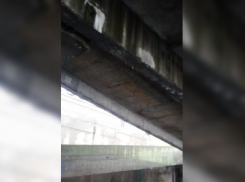 Течь в свежеотремонтированной эстакаде набережной Волгограда попала на видео