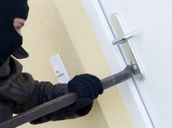 В Волгограде из квартиры и офиса похищены оружие и деньги