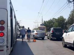 В Волгограде женщину задавили насмерть на пешеходном переходе: видео