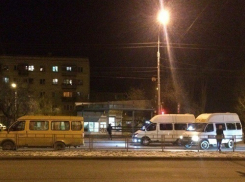 На юге Волгограда разбираются в причинах аварии с маршрутками