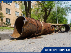 «Ужас и позорище!»: ремонт в центре Волгограда оголил ржавый экспонат 