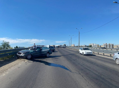 Водитель Mercedes попал в реанимацию после жесткого столкновения с ГАЗелью в Волгограде 