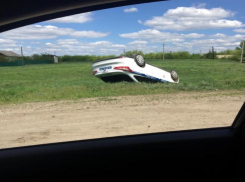  Патрульный автомобиль с сотрудниками ГАИ перевернулся в Волгоградской области