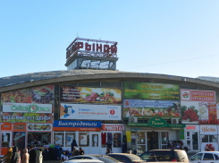 Нас выгоняют с вещами на улицу в срочном порядке, - предприниматели с Ворошиловского рынка Волгограда