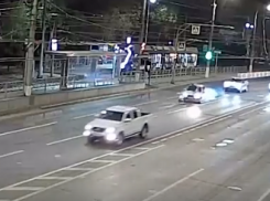 Наезд LADA на самокатчика попал на видео в Волгограде 