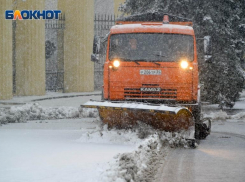 Сразу две снегоуборочные машины попали в ДТП в Волгограде