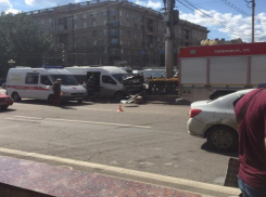 Водитель на Daewoo Matiz протаранил маршрутку в центре Волгограда: 5 человек пострадали