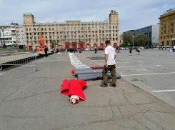 В Волгограде после парада спешно демонтируют вип-трибуну 