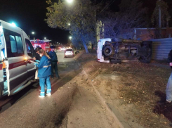 Есть пострадавшая: в Волгограде произошло тройное ДТП с опрокидыванием 