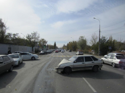 В Волгограде в ДТП «четырнадцатой» и Hyundai пострадала 73-летняя пенсионерка