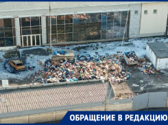 В Волгограде рынок на Спартановке утонул в мусоре 