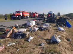 Водитель умер по дороге в больницу: в жутком ДТП под Волгоградом погибли четверо