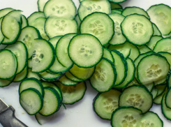 Время дешевых салатов прошло: в Волгограде дорожают огурцы и подсолнечное масло
