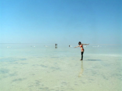 Гражданка Украины с супругом незаконно пыталась отдохнуть на Эльтоне