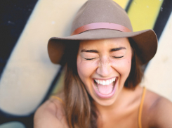 Приставы предлагают волгоградцам посмеяться над должниками