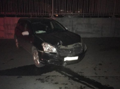 «Бог парковки» на Nissan влетел в забор в центре Волгограда 