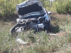 Renault протаранил Lada: трое пассажиров пострадали под Волгоградом