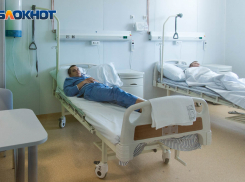 В волгоградские ковидные госпиталя поступают свыше 200 человек в день
