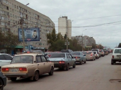 Улица Вторая Продольная встала в трёхкилометровой пробке 