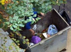 В Волгограде охранник гаражного кооператива нашел в мусорке труп мужчины