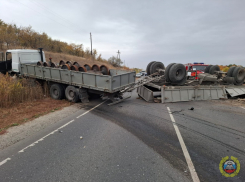 Водитель BMW погиб после чудовищного столкновения с «КамАЗом» под Волгоградом 