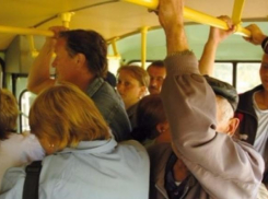 80-летняя пассажирка «Волжанина» попала в больницу из-за автохама на российском внедорожнике 