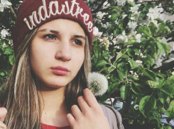 14-летнюю рыжую девочку с выбритыми бровями ищут в Волгограде 