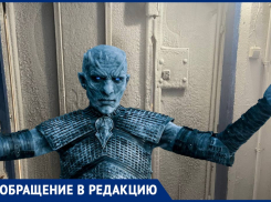 Дверь с домофоном промерзла в аномальную ночь в Волгограде