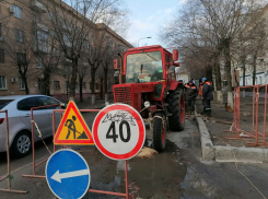 Прорвало трубу рядом с музеем-панорамой: в центре Волгограда нет горячей воды