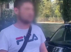 «Ударил по капоту и полез в салон»: таксист объяснил, почему сбил пассажира в Волгограде
