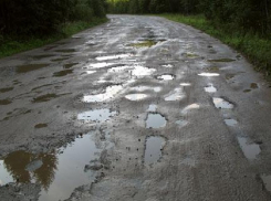 Дорогу в Жирновском районе отремонтируют по иску прокуратуры 