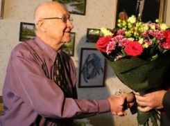 Открывавший знаменитый скоростной трамвай волгоградец принимает поздравления