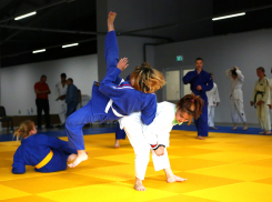 «Кто-то по совести выбирает родной регион, кто-то предпочитает деньги»: тренеры и спортсмены о бегстве из Волгограда дзюдоиста топ-уровня