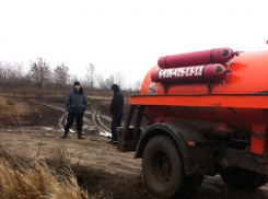 Под Волгоградом ассенизаторы незаконно сливали отходы на почву