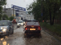 Волгоград встал в многокилометровых пробках в 9 баллов 